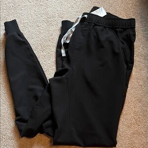 Men’s black FIGS jogger scrubs